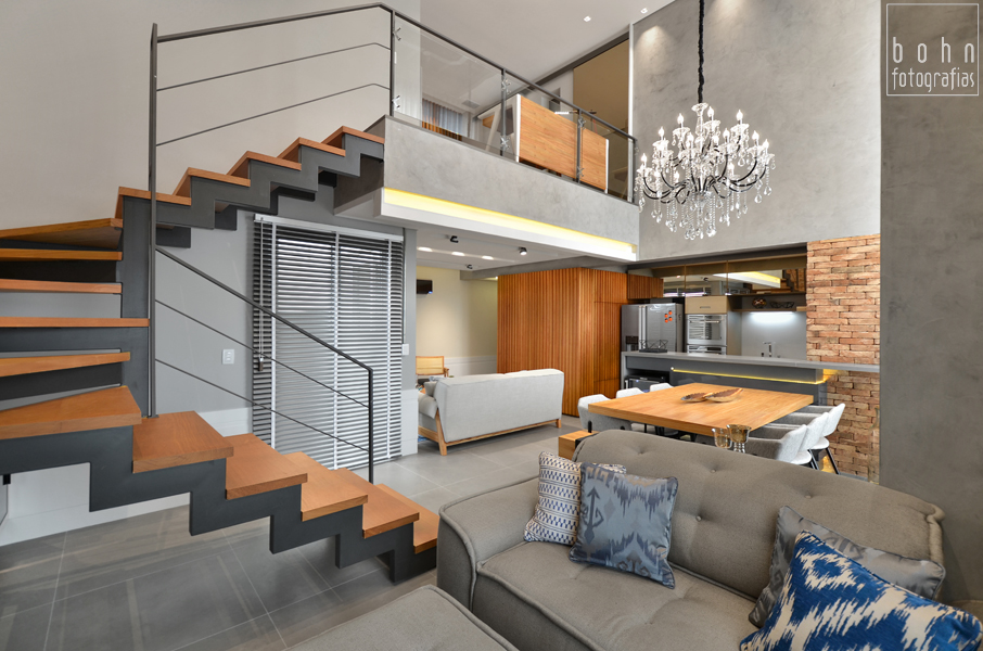 Loft com pé-direito duplo automatizado