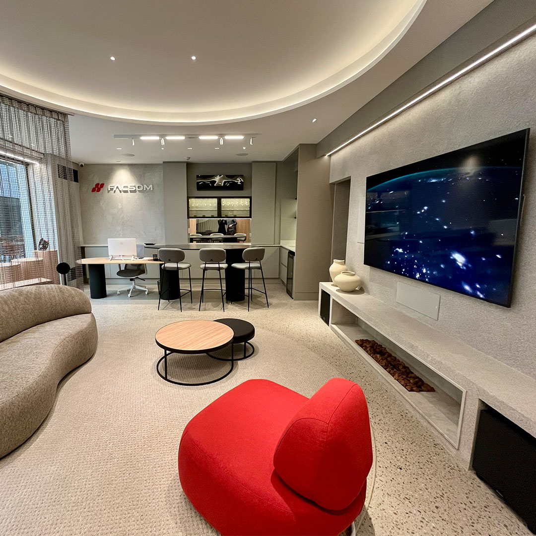 Interior do showroom Facsom em Itapema